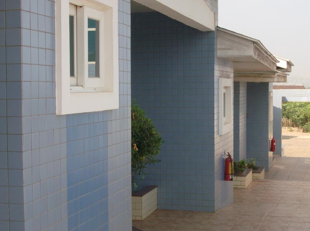 De Holiday Beach Hotel Kokrobite Luaran gambar