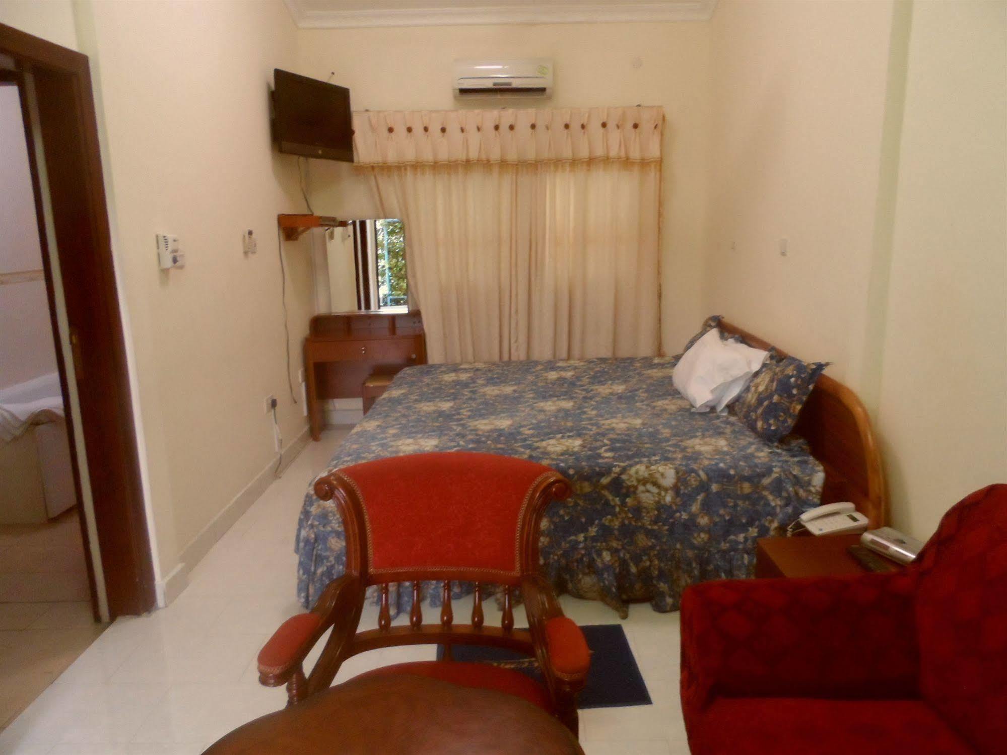 De Holiday Beach Hotel Kokrobite Luaran gambar