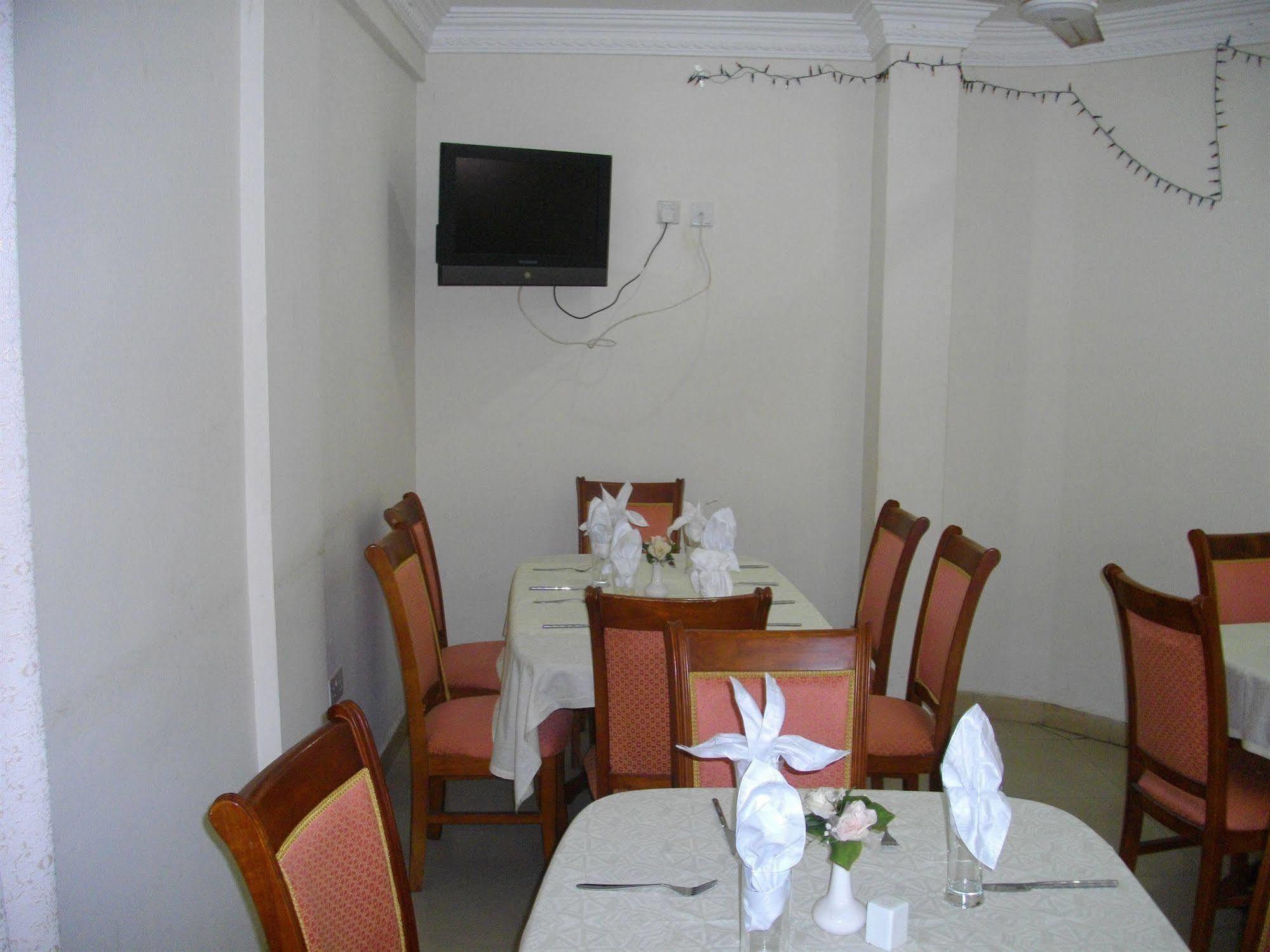 De Holiday Beach Hotel Kokrobite Luaran gambar