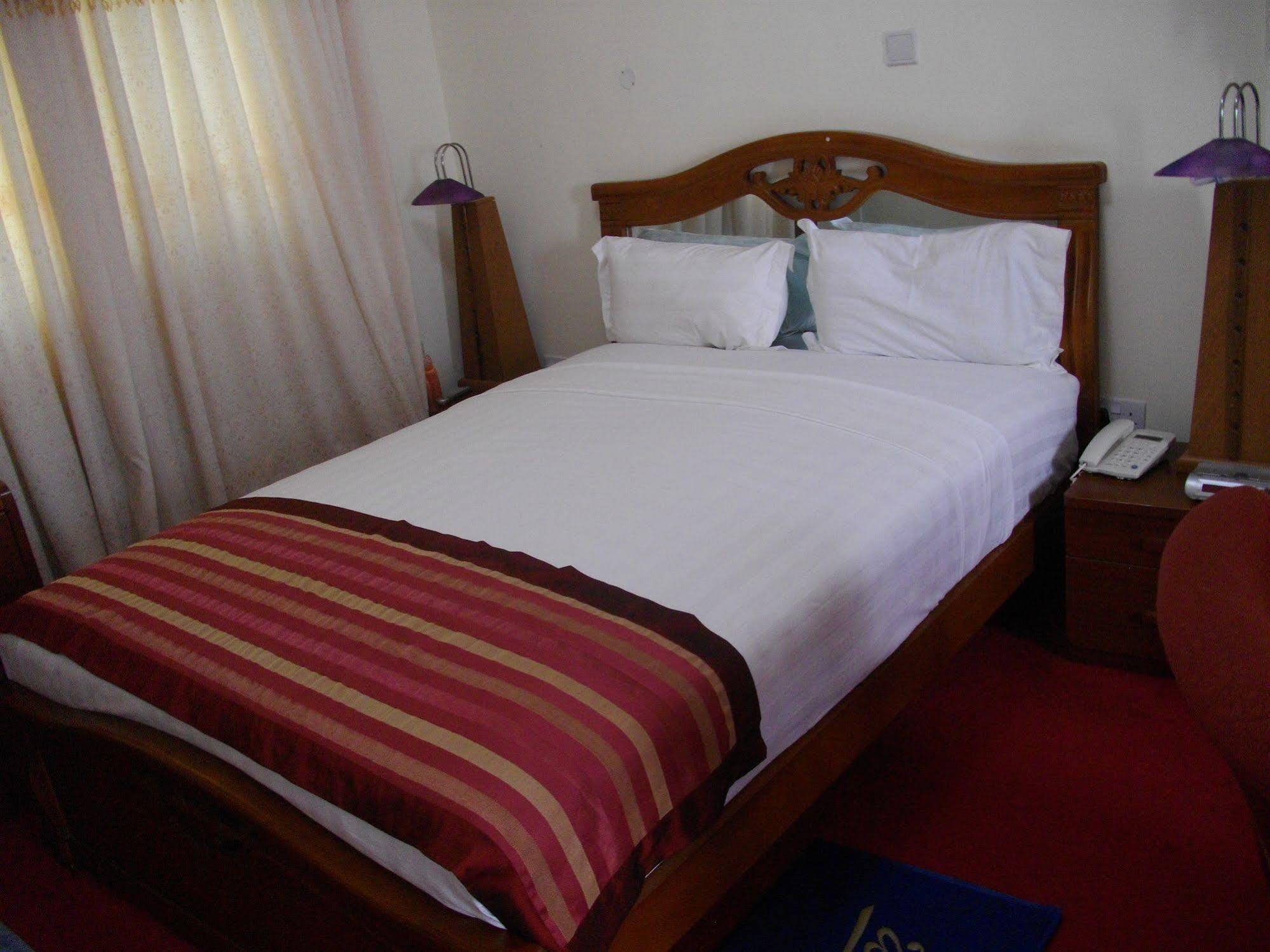 De Holiday Beach Hotel Kokrobite Luaran gambar