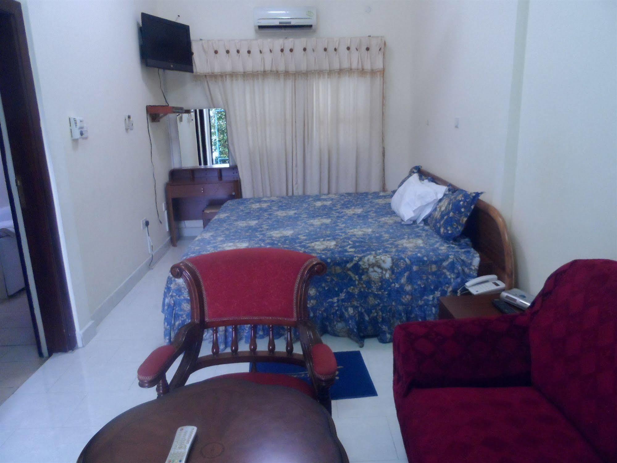 De Holiday Beach Hotel Kokrobite Luaran gambar