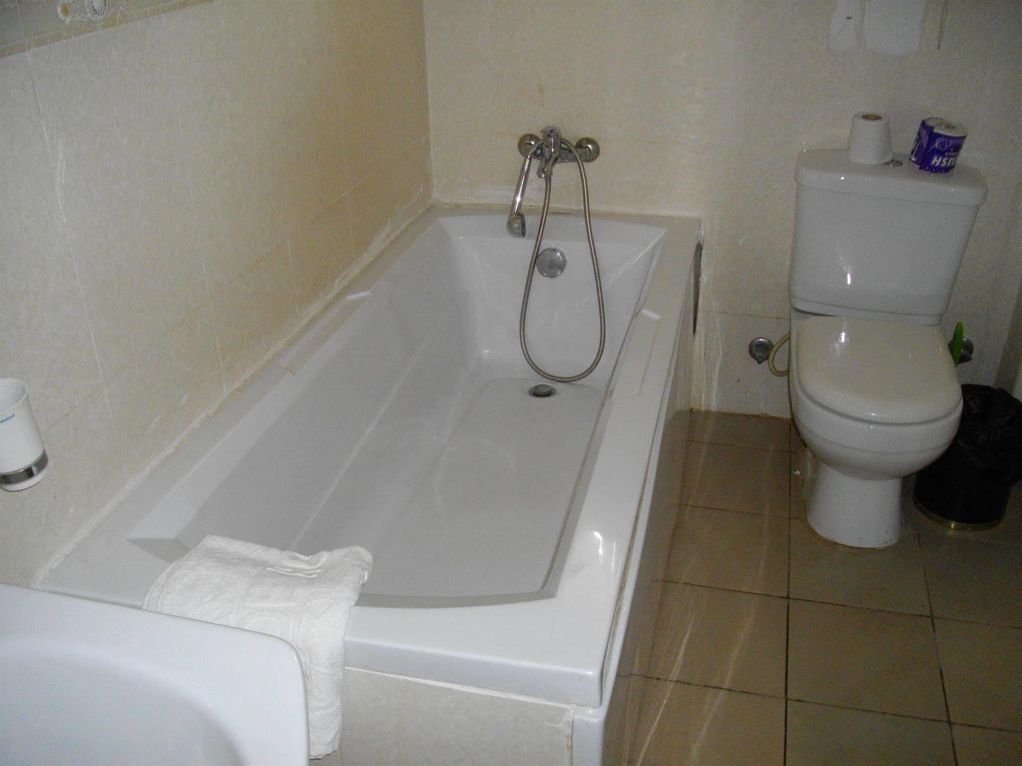 De Holiday Beach Hotel Kokrobite Luaran gambar