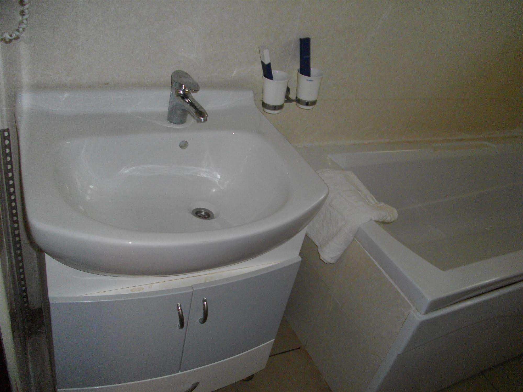 De Holiday Beach Hotel Kokrobite Luaran gambar